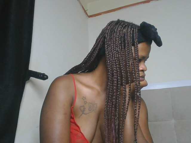 Sexynina25 webcam bongacams model stream image