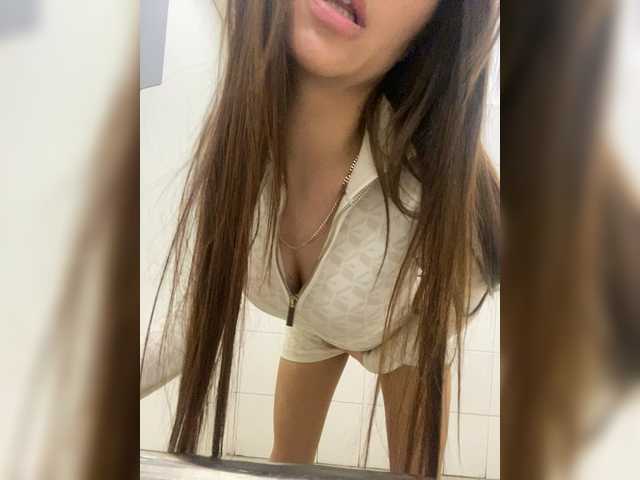 KateFoxxx028's BongaCams show and profile