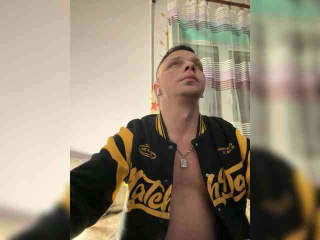 Ilyapupsik Live Webcam on BongaCams