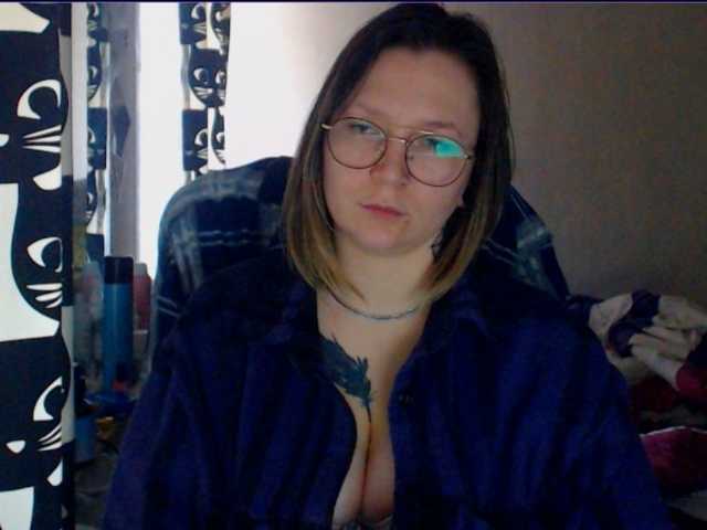 Ozalin's BongaCams show and profile