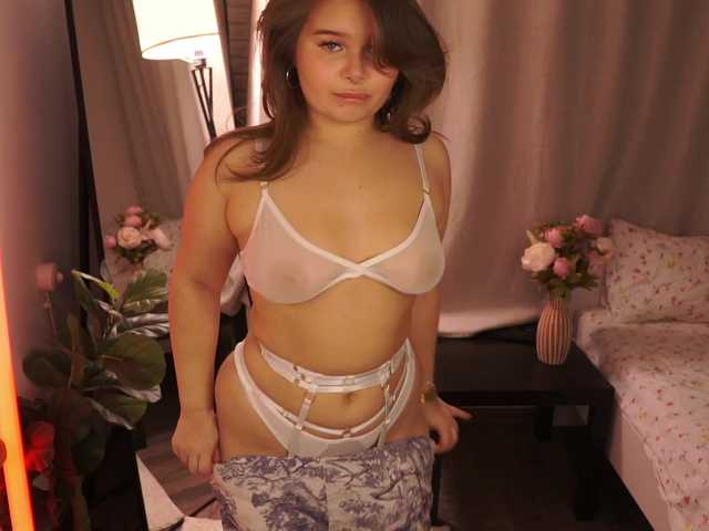 YesImAnna's BongaCams show and profile