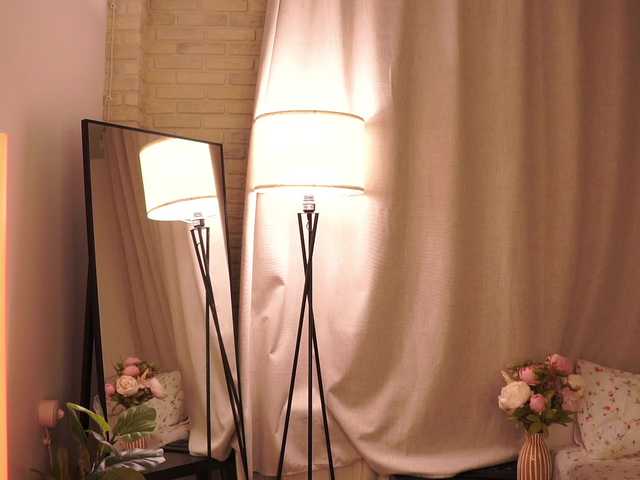 YesImAnna's BongaCams show and profile