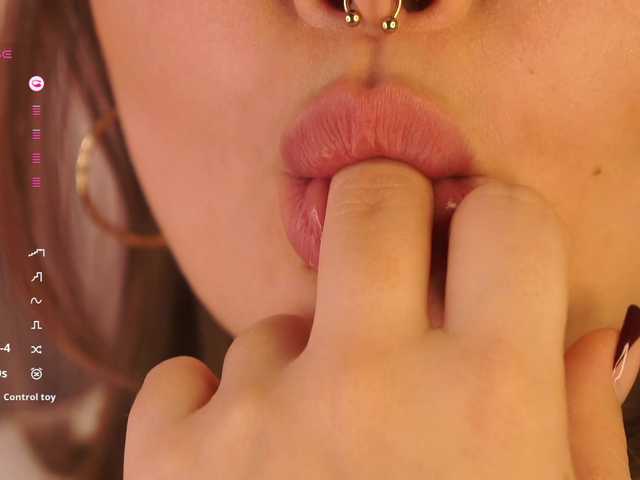 YesImAnna's BongaCams show and profile