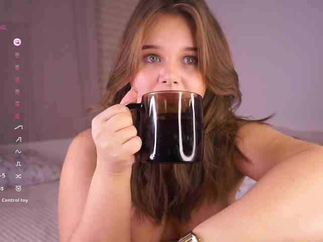 YesImAnna Live Webcam on BongaCams