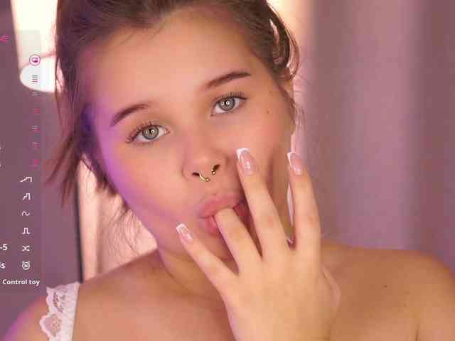 YesImAnna Live Webcam on BongaCams