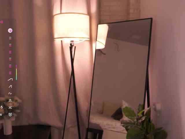 YesImAnna webcam