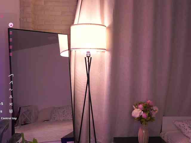 YesImAnna Live Webcam on BongaCams