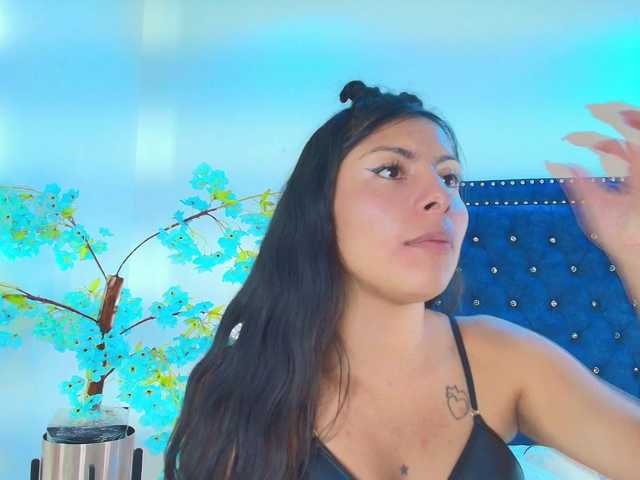 Leia-laurent Live Cam on BongaCams