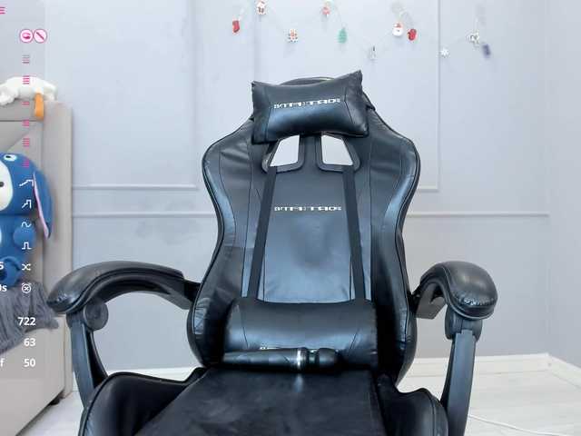 LinaXin's BongaCams show and profile