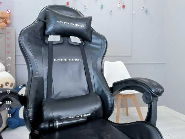 LinaXin's BongaCams show and profile