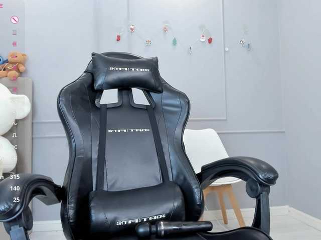 LinaXin's BongaCams show and profile