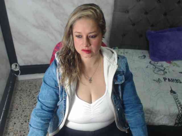 Brendabigtitis Live Webcam on BongaCams
