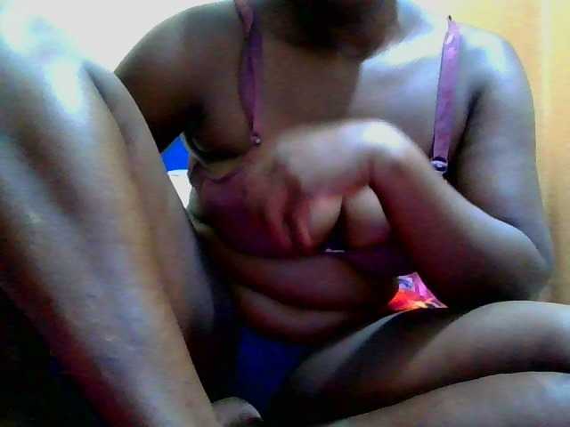 Sexymummy1 webcam bongacams model stream image