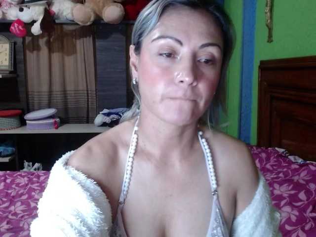 Check-out a sweet night with the juicy Charlizetheron1 ready for saucy fun Charlizetheron1 from BongaCams