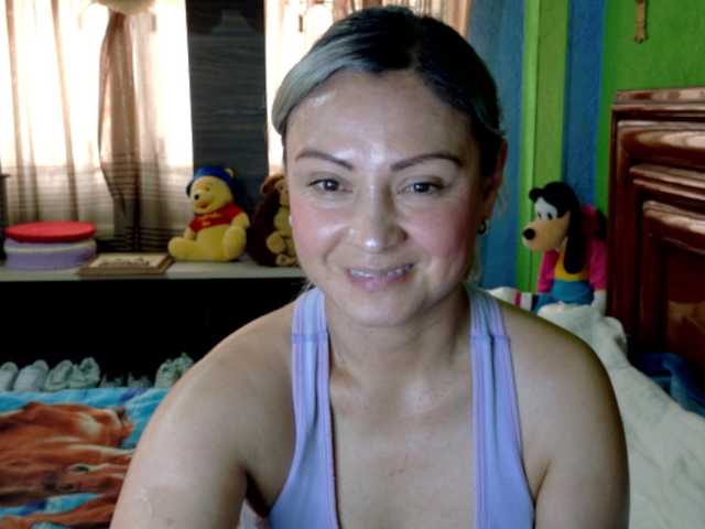 le modèle Charlizetheron1 est en webcam porno dans un show sur le site bongacams, il possède les tags suivants: White/Caucasian,Blonde,Shaved