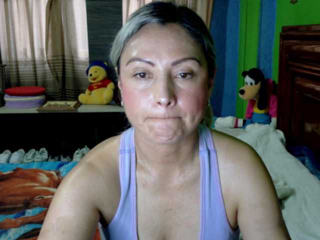 le modèle Charlizetheron1 est en webcam porno dans un show sur le site bongacams, il possède les tags suivants: White/Caucasian,Blonde,Shaved