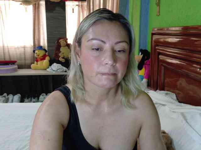 Charlizetheron1 webcam