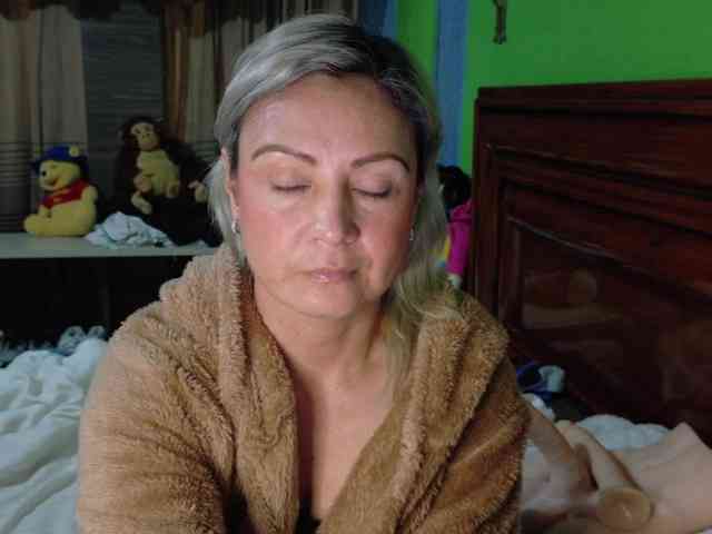 Charlizetheron1 webcam