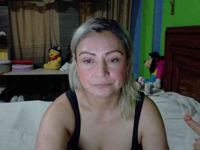 Charlizetheron1 webcam