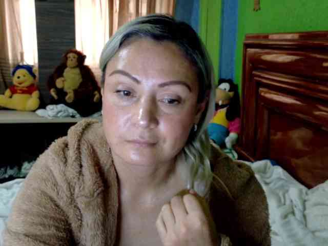 Charlizetheron1 webcam