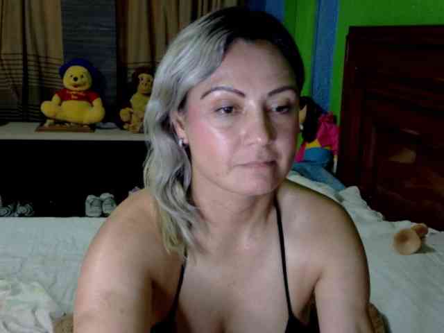 Charlizetheron1 webcam