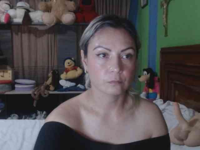 Charlizetheron1 webcam