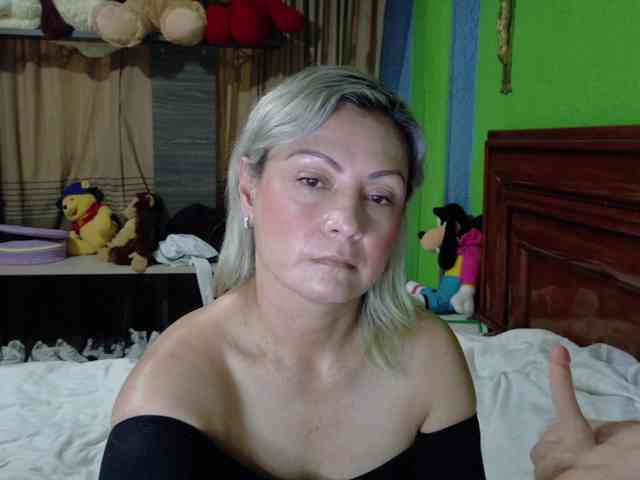 Charlizetheron1 webcam