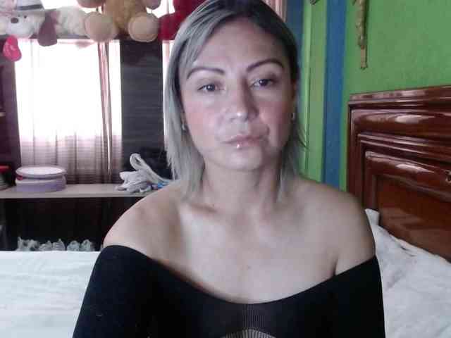 Charlizetheron1 webcam