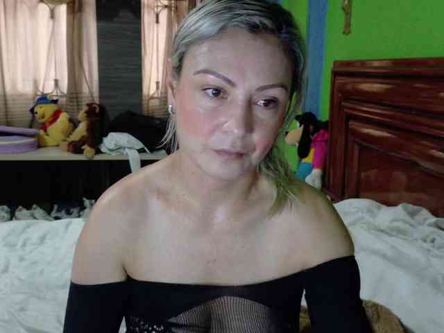 Charlizetheron1 webcam