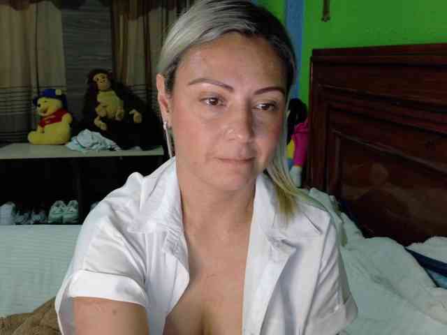 Charlizetheron1 webcam