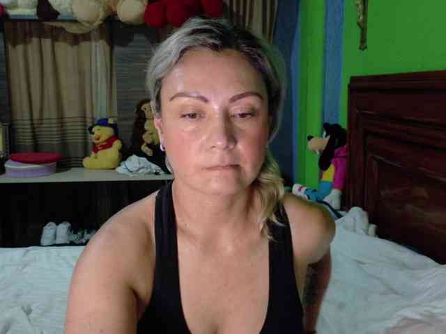 Charlizetheron1 webcam