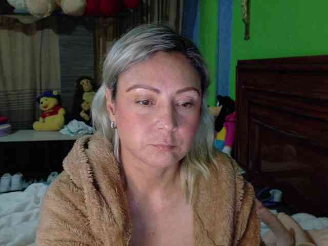 Charlizetheron1 webcam