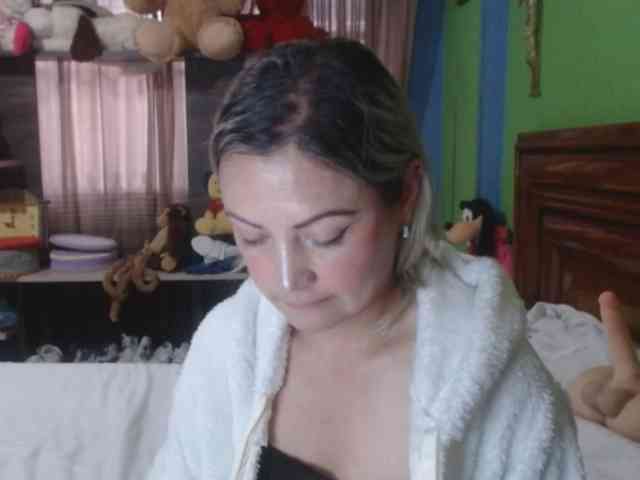 Charlizetheron1 webcam