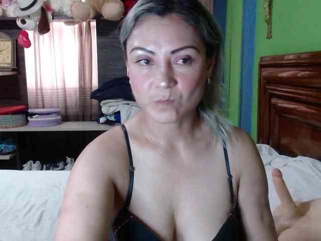 Charlizetheron1 webcam