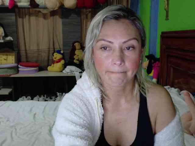 Charlizetheron1 webcam