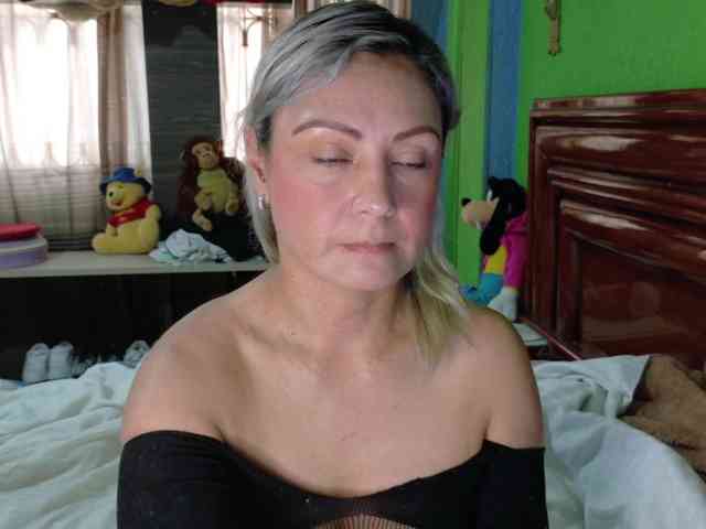 Charlizetheron1 webcam