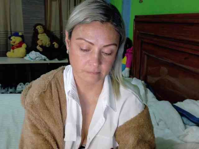 Charlizetheron1 webcam