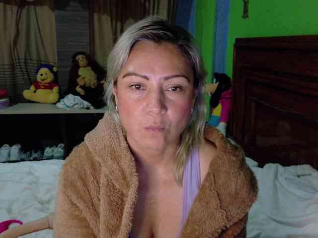 Charlizetheron1 webcam