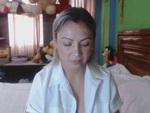 Charlizetheron1 webcam