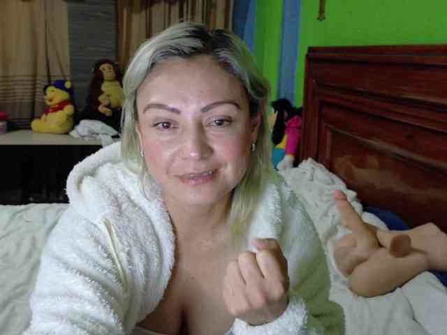 Charlizetheron1 webcam