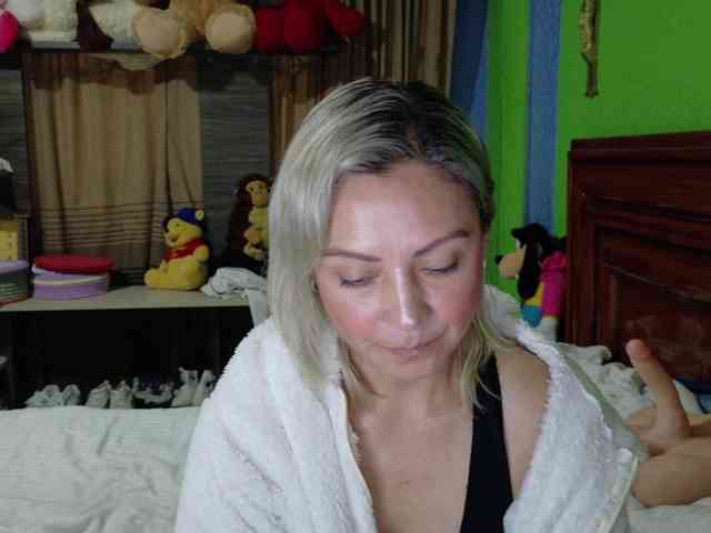 Charlizetheron1 webcam