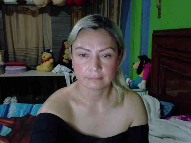 Charlizetheron1 webcam