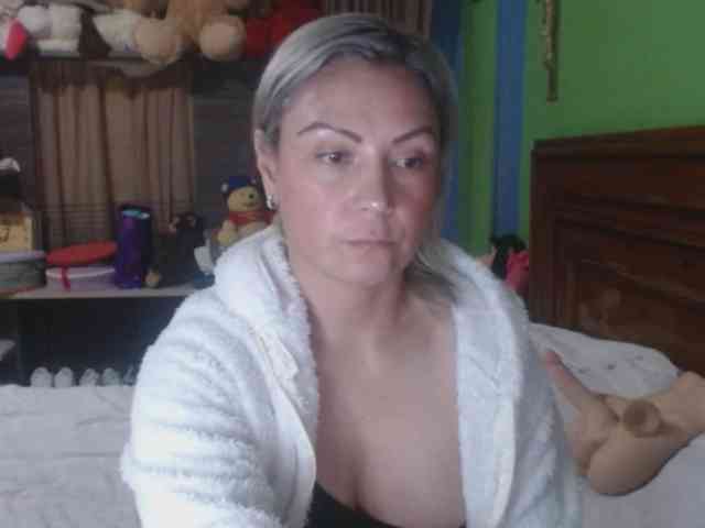 Charlizetheron1 webcam