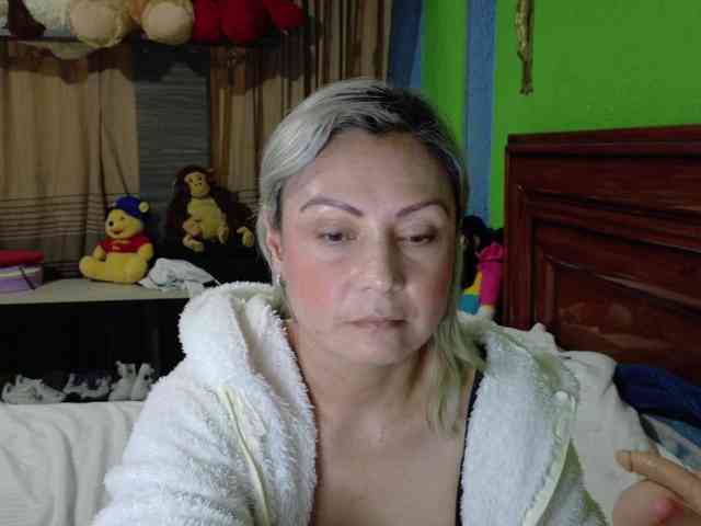 Charlizetheron1 webcam