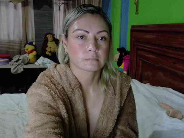 Charlizetheron1 webcam