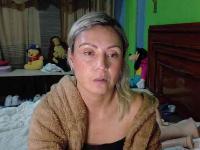 Charlizetheron1 webcam