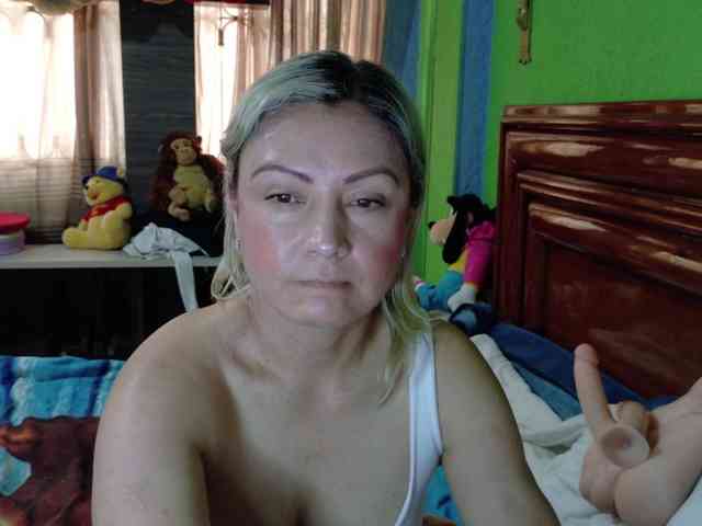 Charlizetheron1 webcam