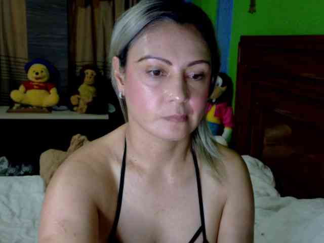 Charlizetheron1 webcam