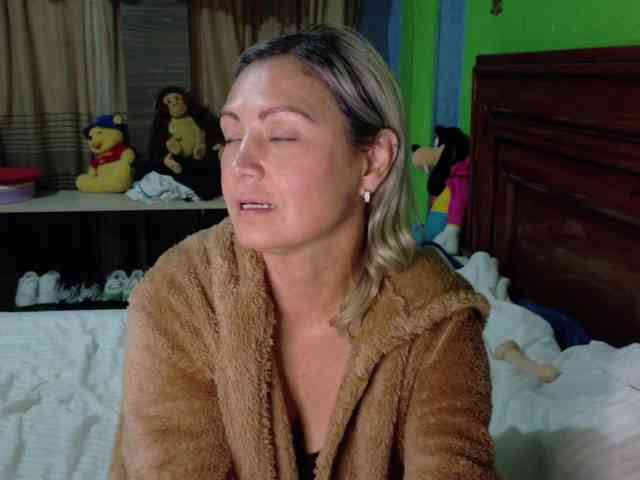 Charlizetheron1 webcam