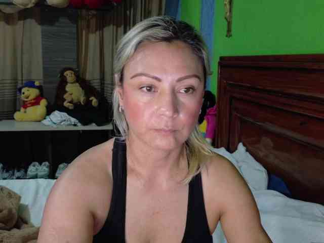 Charlizetheron1 webcam